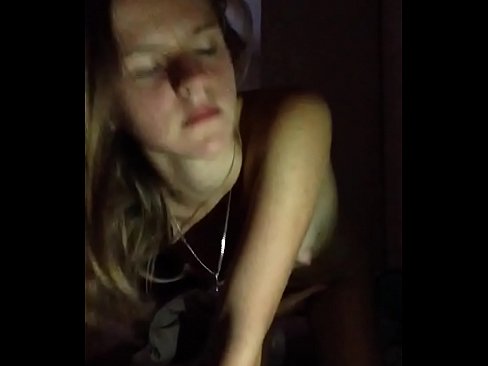 ❤️ Stúlka sjálfsfróar sér og kúrir ❤️ Klám hjá okkur